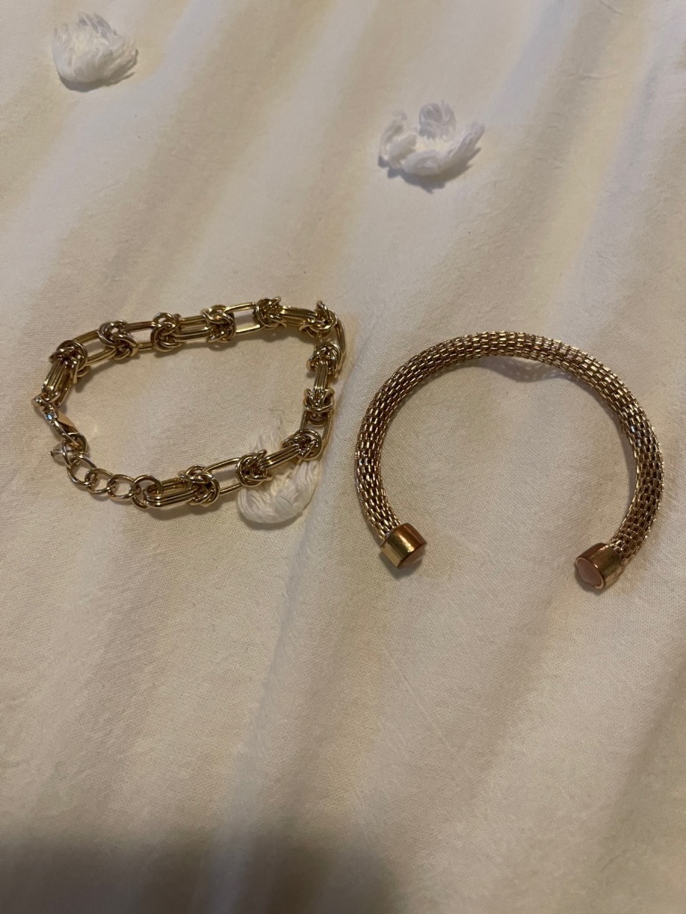 Elegant Gold Women's Bracelet Set - Mixed Chain and Mesh Cuff